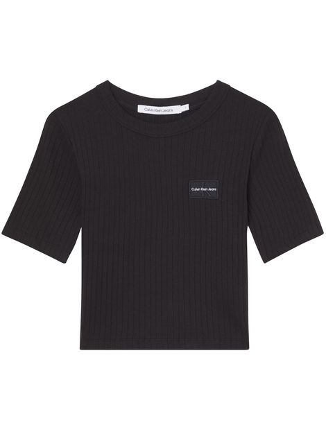 Camiseta-Cropped-slim-con-insignia