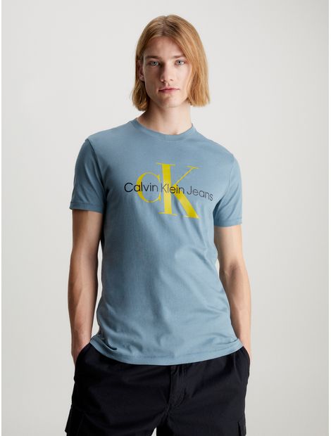 Camiseta-slim-con-monograma