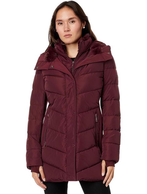 chaqueta-vinotinto-acolchada-con-gorro-para-mujer