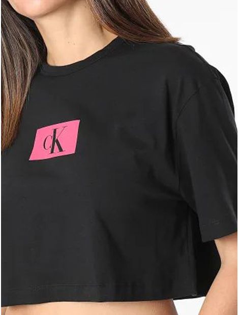 camiseta-negra-de-pijama-cropped-con-logo-para-mujer