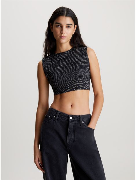 camiseta-negra-top-cropped-con-estampado-en-toda-la-prenda