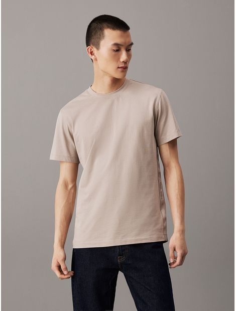 camiseta-rosada-logo-en-la-cinta